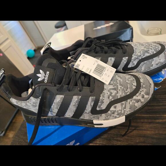 Adidas originals  runner trainers - Picture 1 of 7